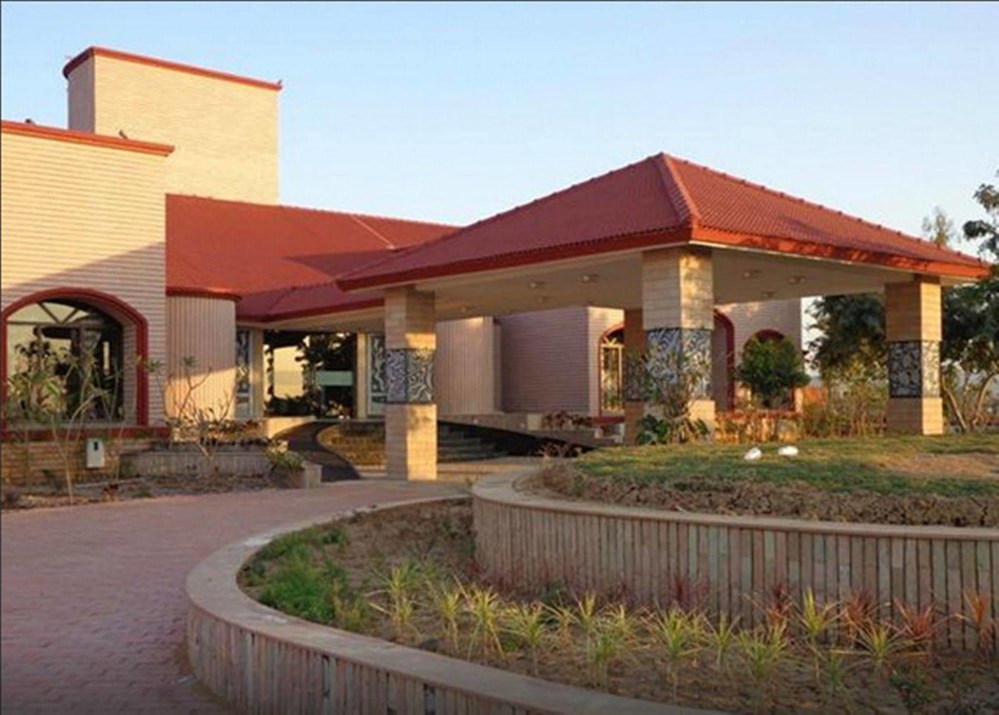 Regenta Resort Bhuj By Royal Orchid Hotels Limited Экстерьер фото